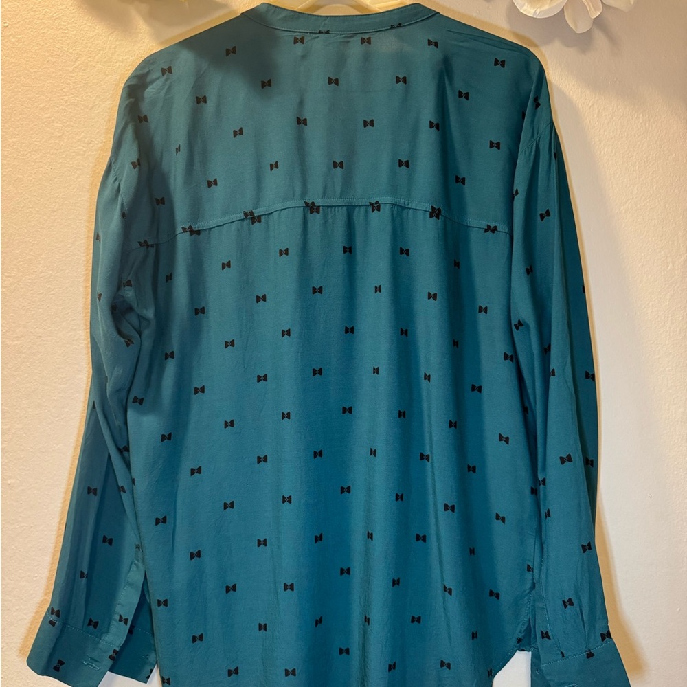Old Navy Teal Button-Front Blouse with Black Bow Print - Picture 7 of 9